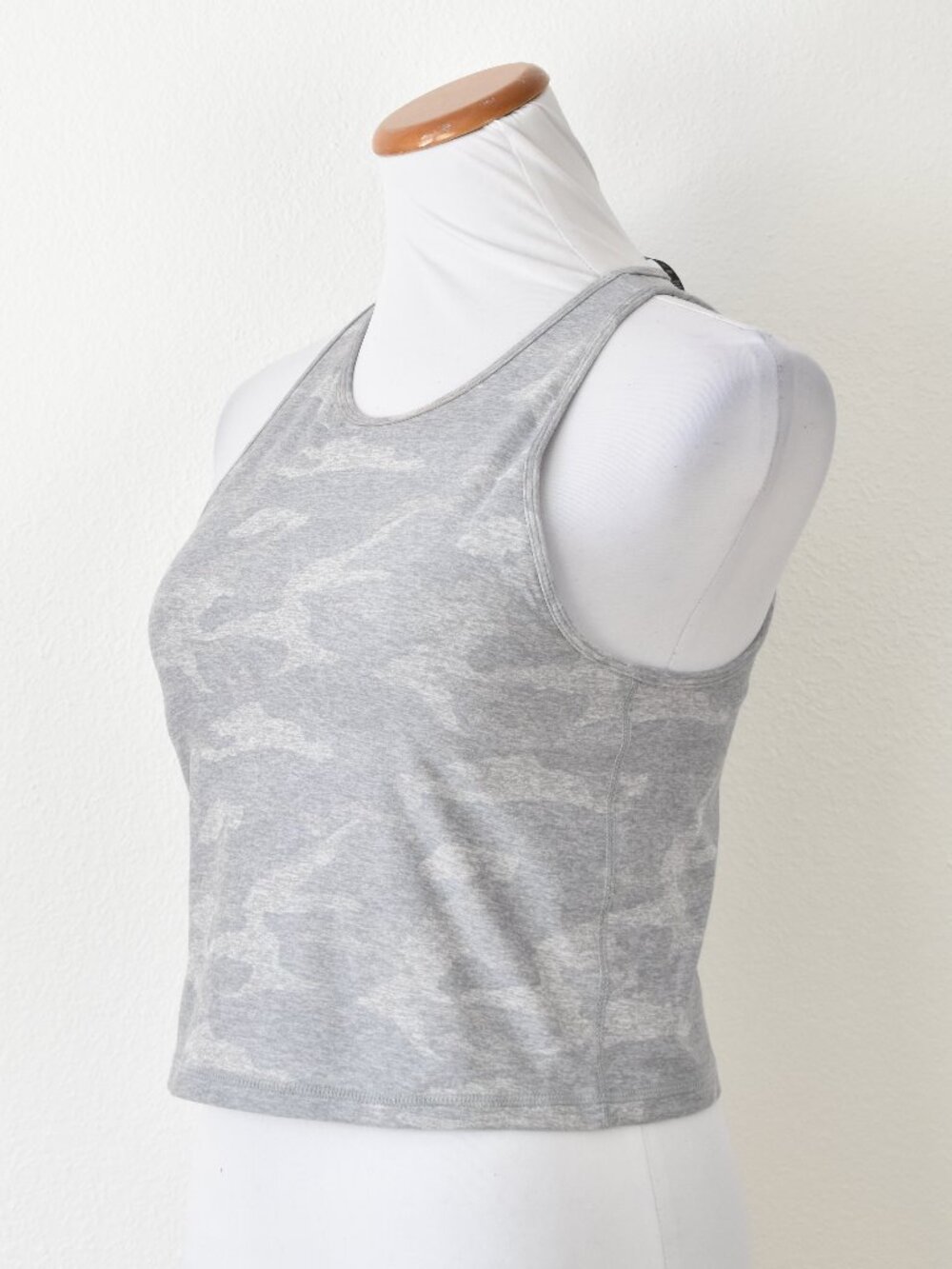 Vuori Elevation Plyo Tank Camouflage Crop Top - L - Picture 3 of 9
